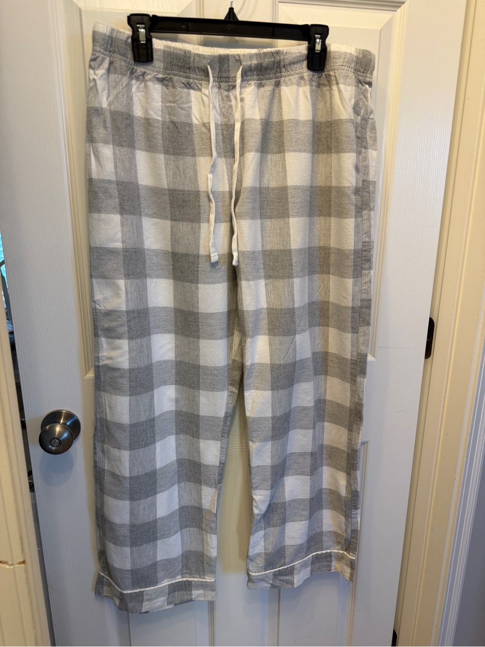 Women’s Gray & White Plaid Lounge Pants